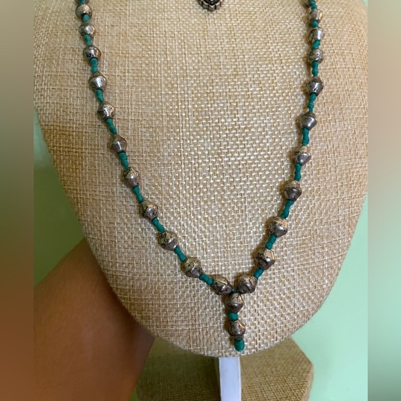 Elegant Turquoise and Silver Necklace - Picture 5 of 6